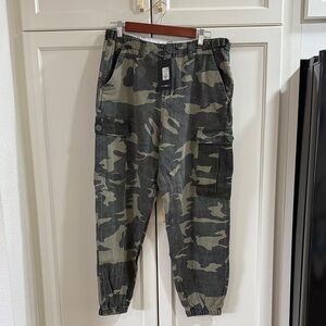 Fashion Nova Men's Green Camo Cargo Pants